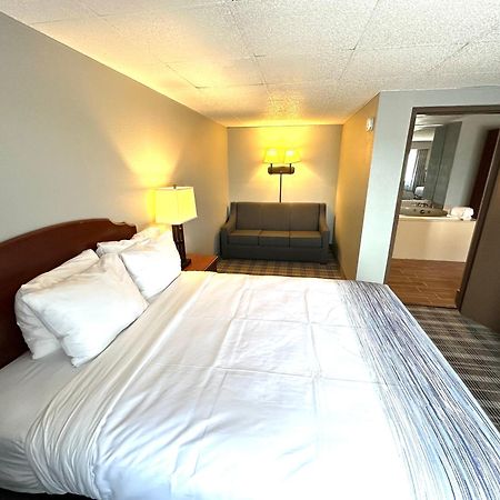 Americinn & Suites By Wyndham Baraboo Event Center Εξωτερικό φωτογραφία