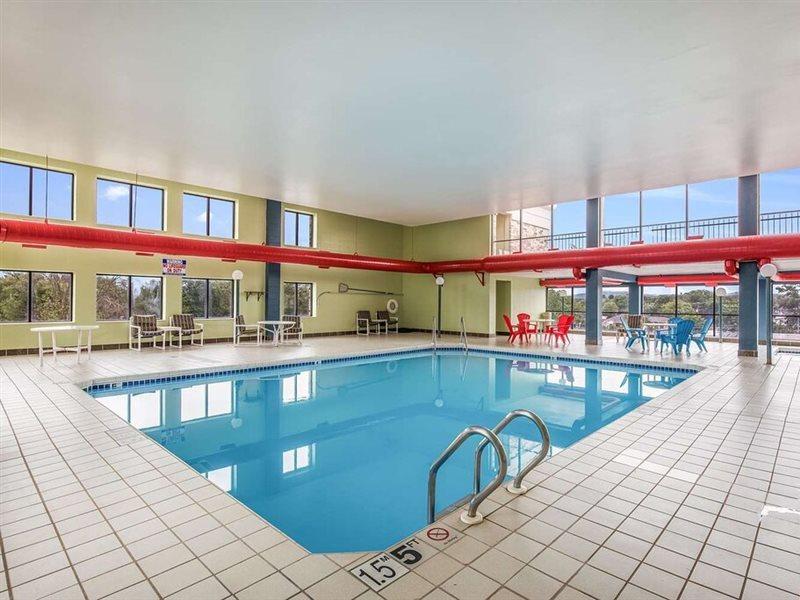 Americinn & Suites By Wyndham Baraboo Event Center Εξωτερικό φωτογραφία