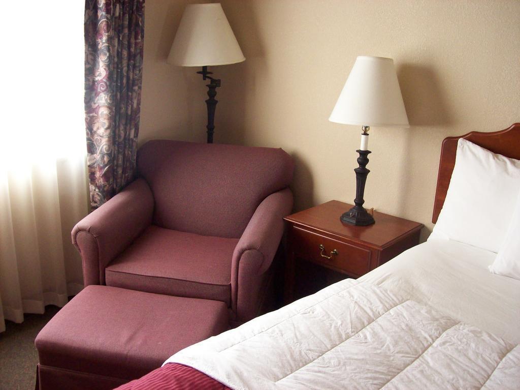 Americinn & Suites By Wyndham Baraboo Event Center Εξωτερικό φωτογραφία