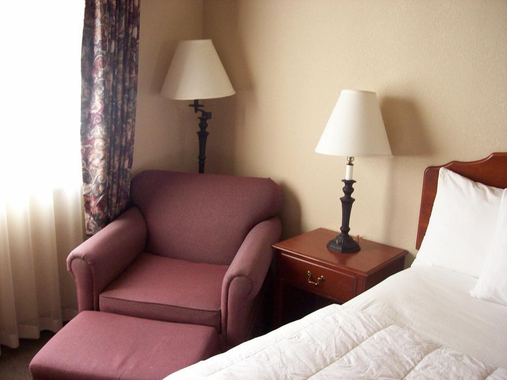 Americinn & Suites By Wyndham Baraboo Event Center Εξωτερικό φωτογραφία