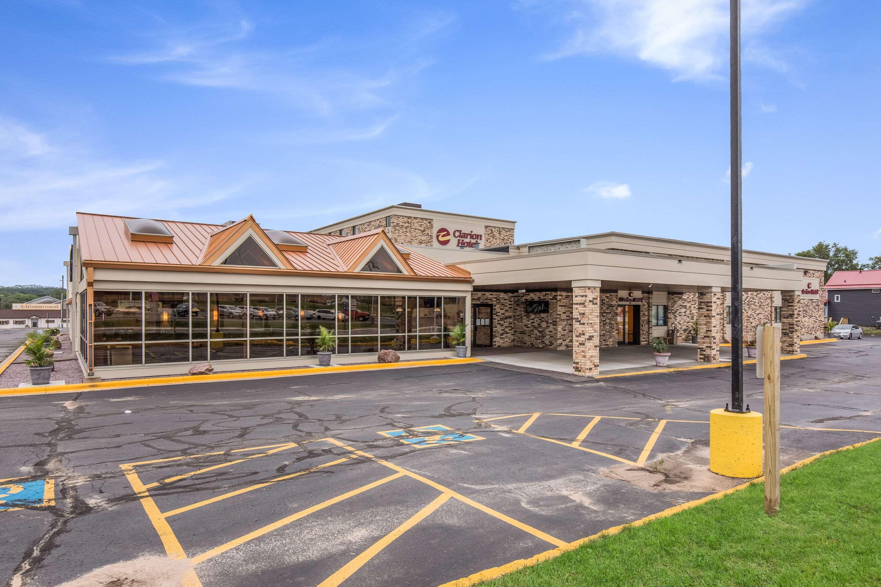 Americinn & Suites By Wyndham Baraboo Event Center Εξωτερικό φωτογραφία