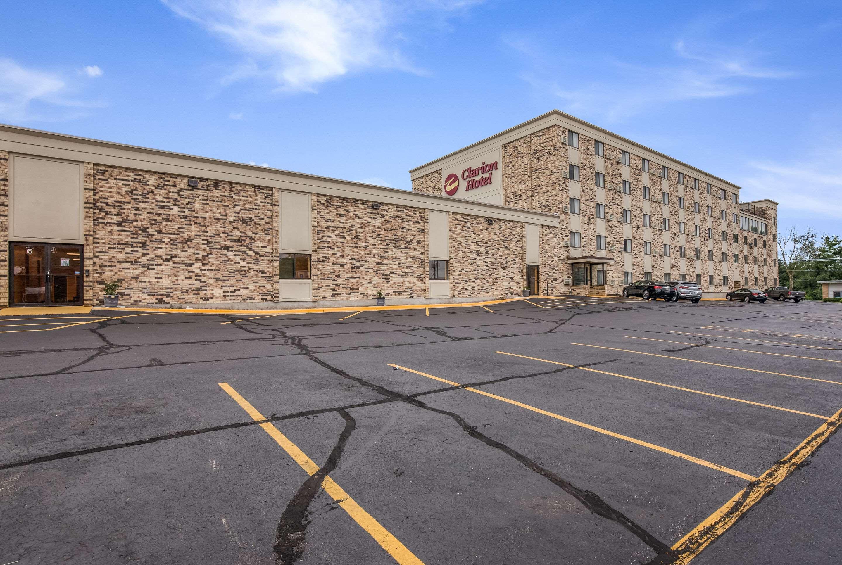 Americinn & Suites By Wyndham Baraboo Event Center Εξωτερικό φωτογραφία