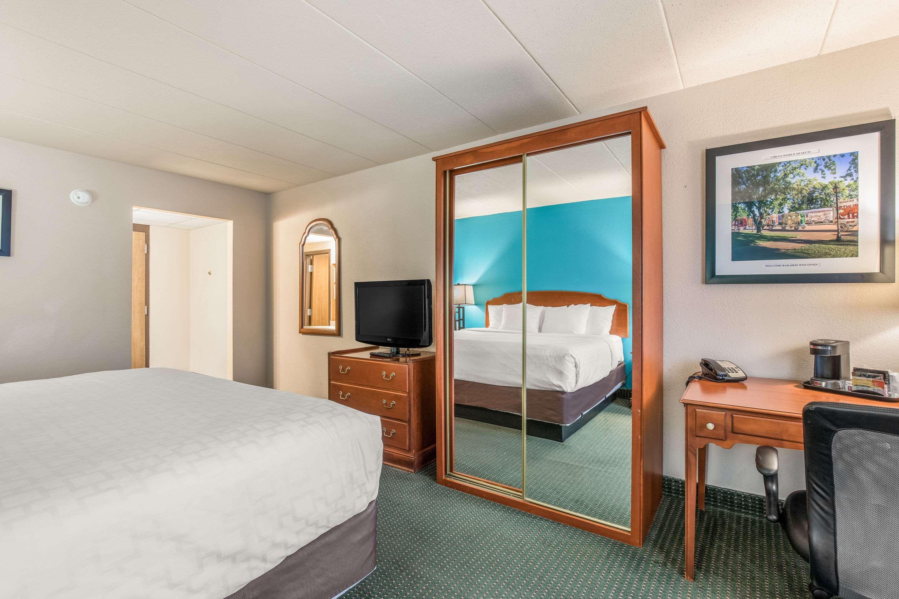 Americinn & Suites By Wyndham Baraboo Event Center Εξωτερικό φωτογραφία