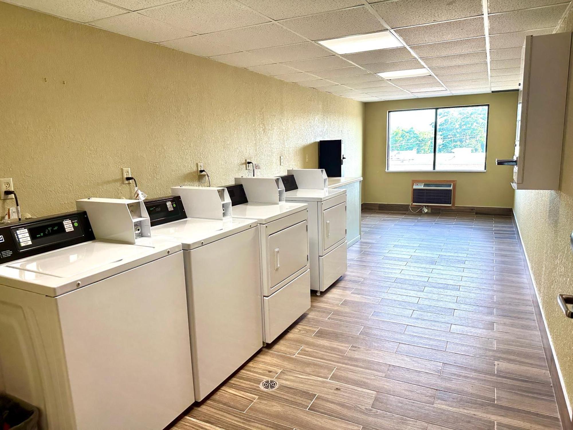 Americinn & Suites By Wyndham Baraboo Event Center Εξωτερικό φωτογραφία
