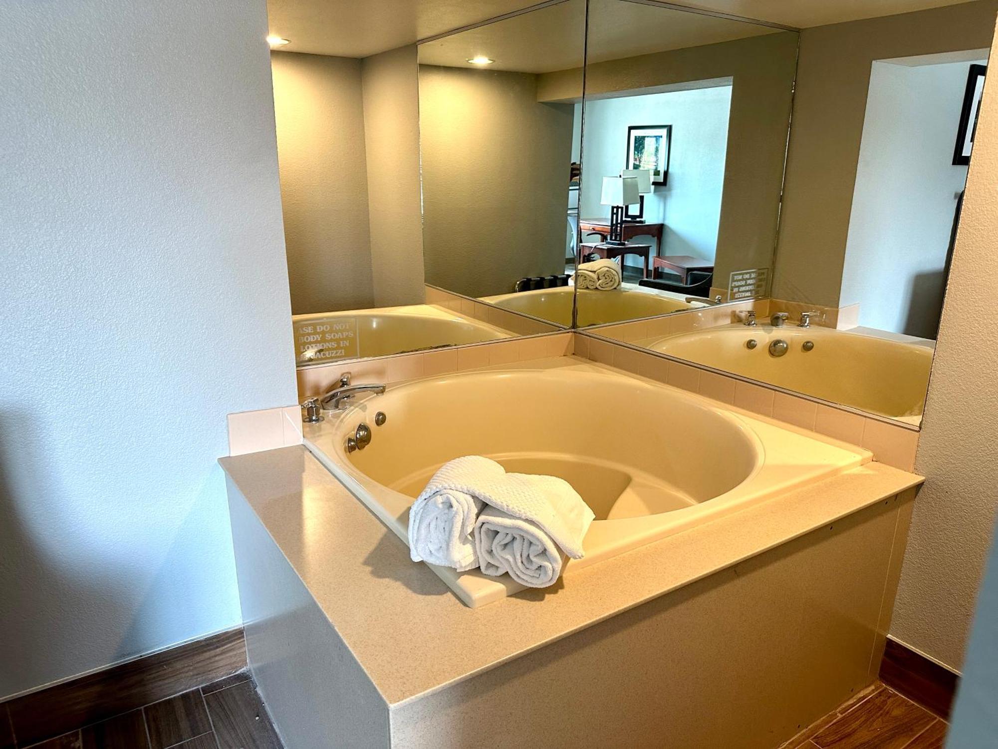Americinn & Suites By Wyndham Baraboo Event Center Εξωτερικό φωτογραφία